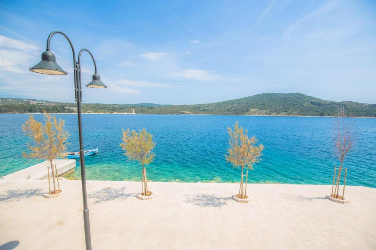 Mall Primošten Buitenkant foto